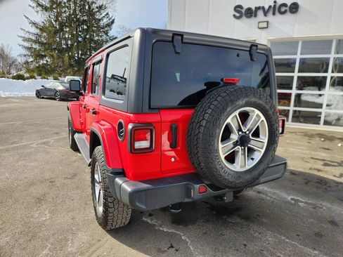 Used 2018 Jeep Wrangler Unlimited Sahara image 11