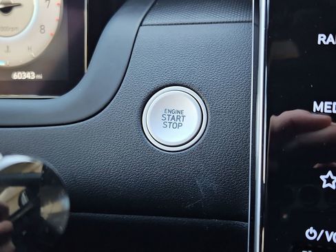 Used 2022 Hyundai Santa Cruz SEL Premium image 16