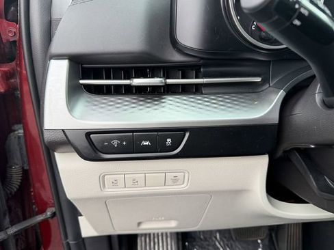 Used 2024 Kia Carnival LX image 19