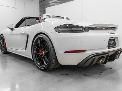 Used 2020 Porsche 718 Boxster Spyder RWD image 3