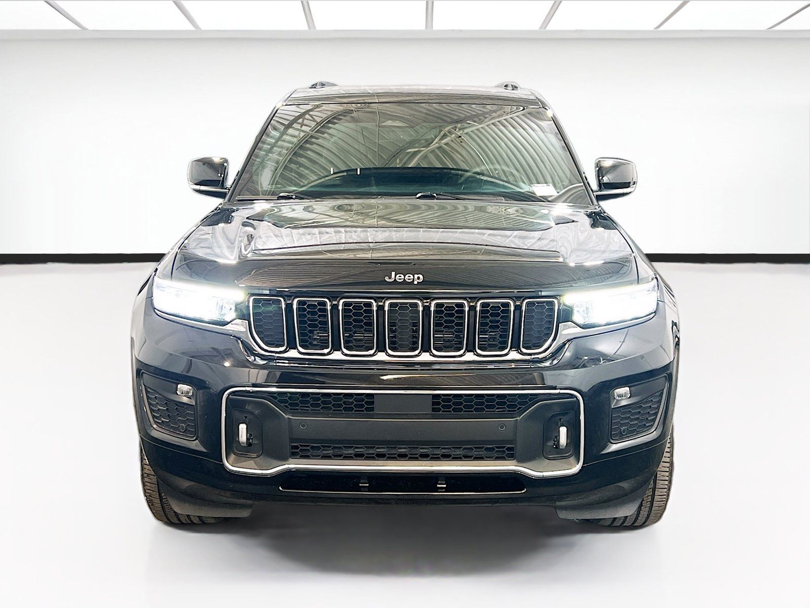 Used 2023 Jeep Grand Cherokee L Overland AWD/4WD image 2
