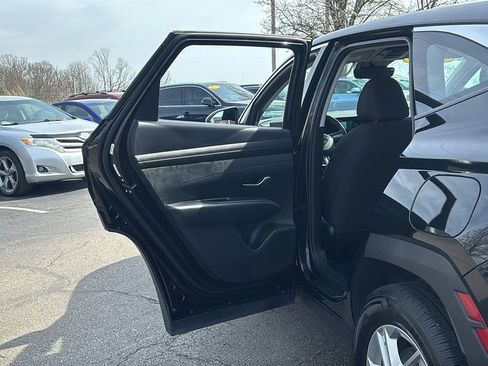 Used 2025 Hyundai Tucson SE image 28