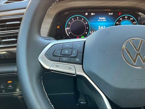 Certified 2024 Volkswagen Atlas SE image 46