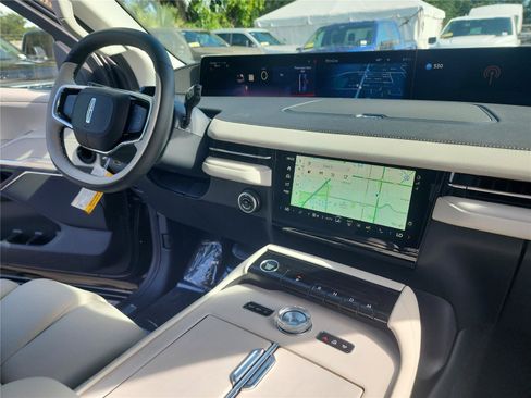 New 2026 Lincoln Navigator Premiere AWD/4WD image 27