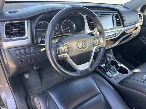 Used 2019 Toyota Highlander XLE image 15