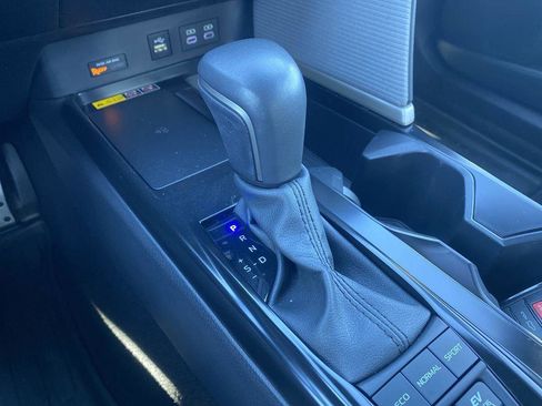 Used 2025 Toyota Camry SE image 19