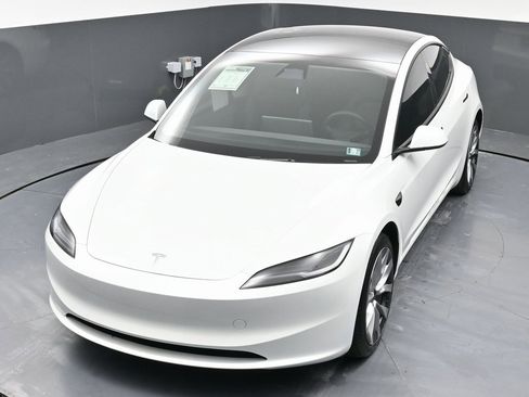 Used 2025 Tesla Model 3 Long Range image 46