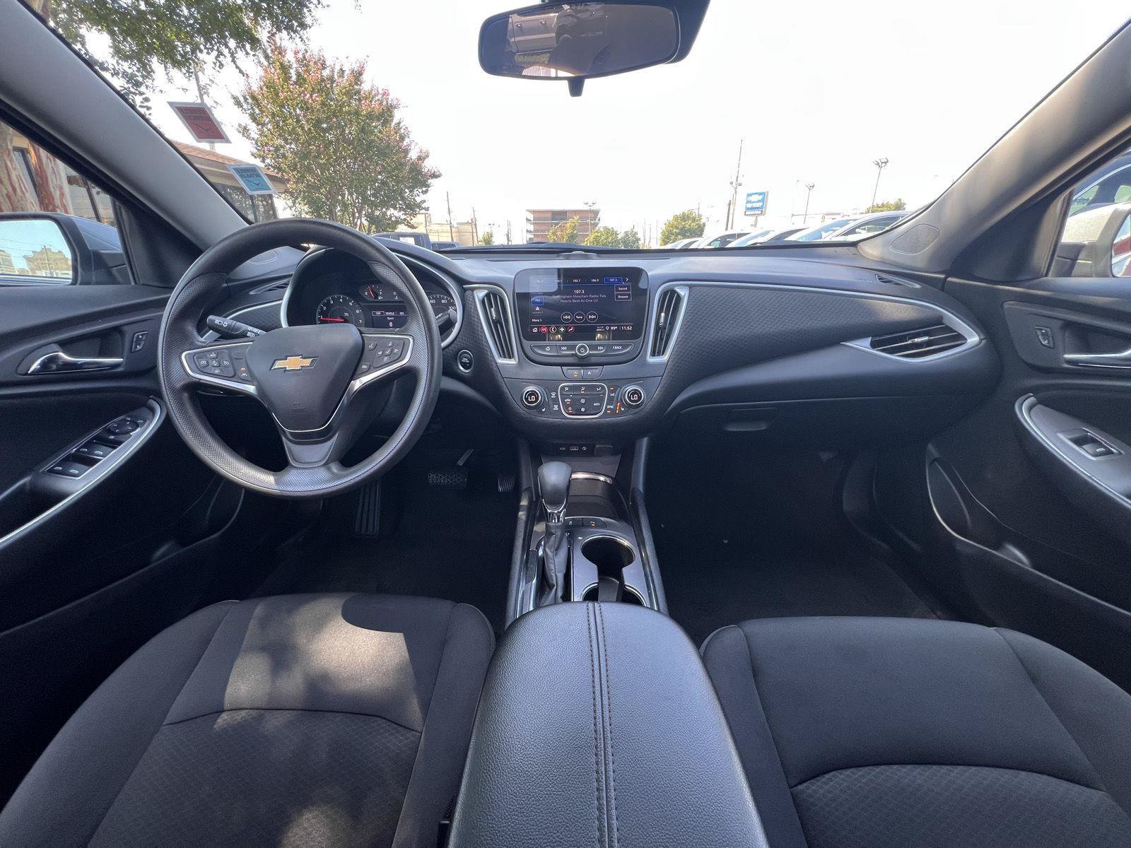 Used 2025 Chevrolet Malibu LT FWD image 18