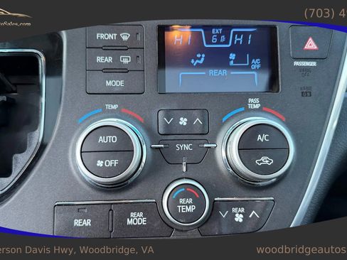 Used 2016 Toyota Sienna SE Premium image 20