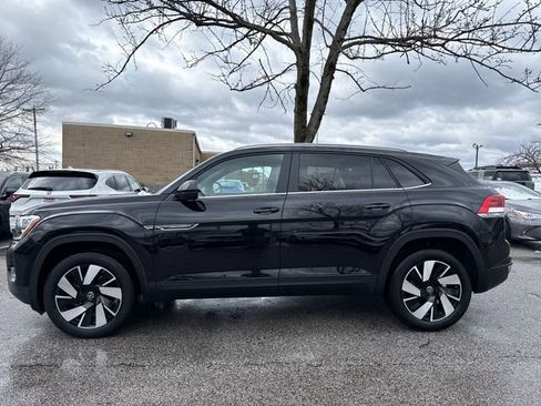 Used 2024 Volkswagen Atlas Cross Sport SE image 2