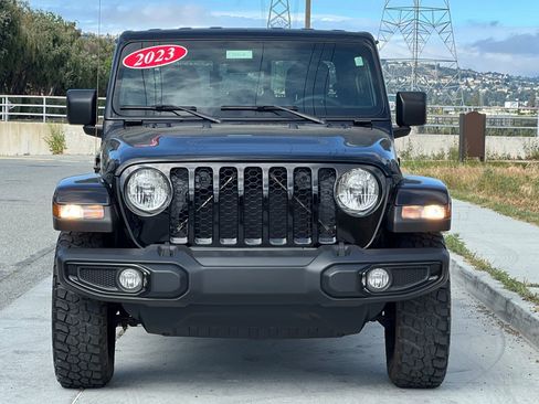 Used 2023 Jeep Gladiator Sport AWD/4WD image 9