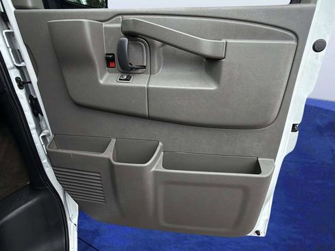 Used 2018 Chevrolet Express 3500 LT w/ LT Preferred Equipment Group RWD image 18