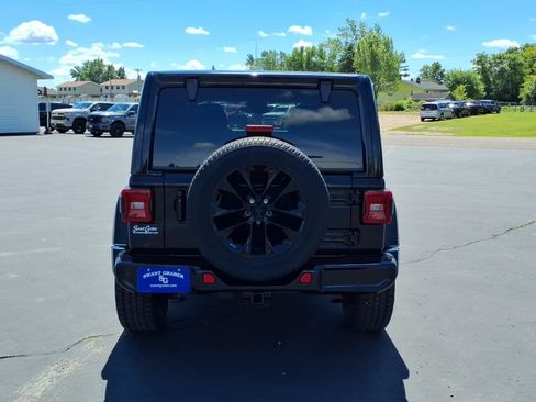 Used 2022 Jeep Wrangler Unlimited Sahara AWD/4WD image 5