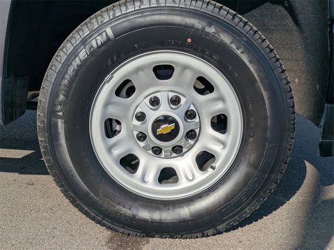 Certified 2023 Chevrolet Silverado 3500 W/T image 40