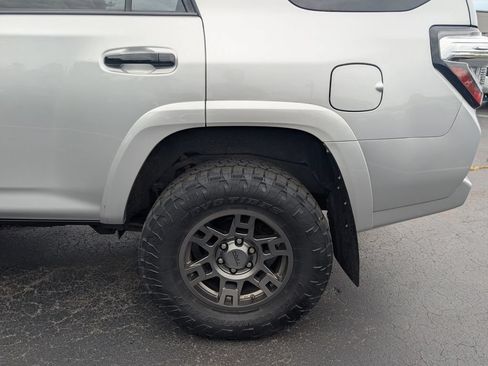 Used 2020 Toyota 4Runner Venture AWD/4WD image 4