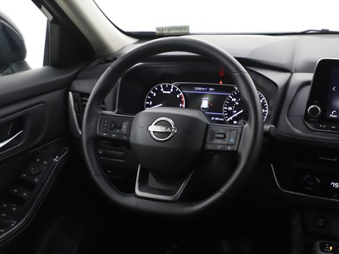 Used 2025 Nissan Rogue SV image 14