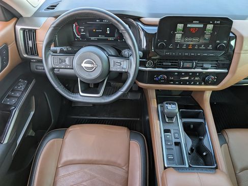 Used 2024 Nissan Pathfinder Platinum FWD image 10