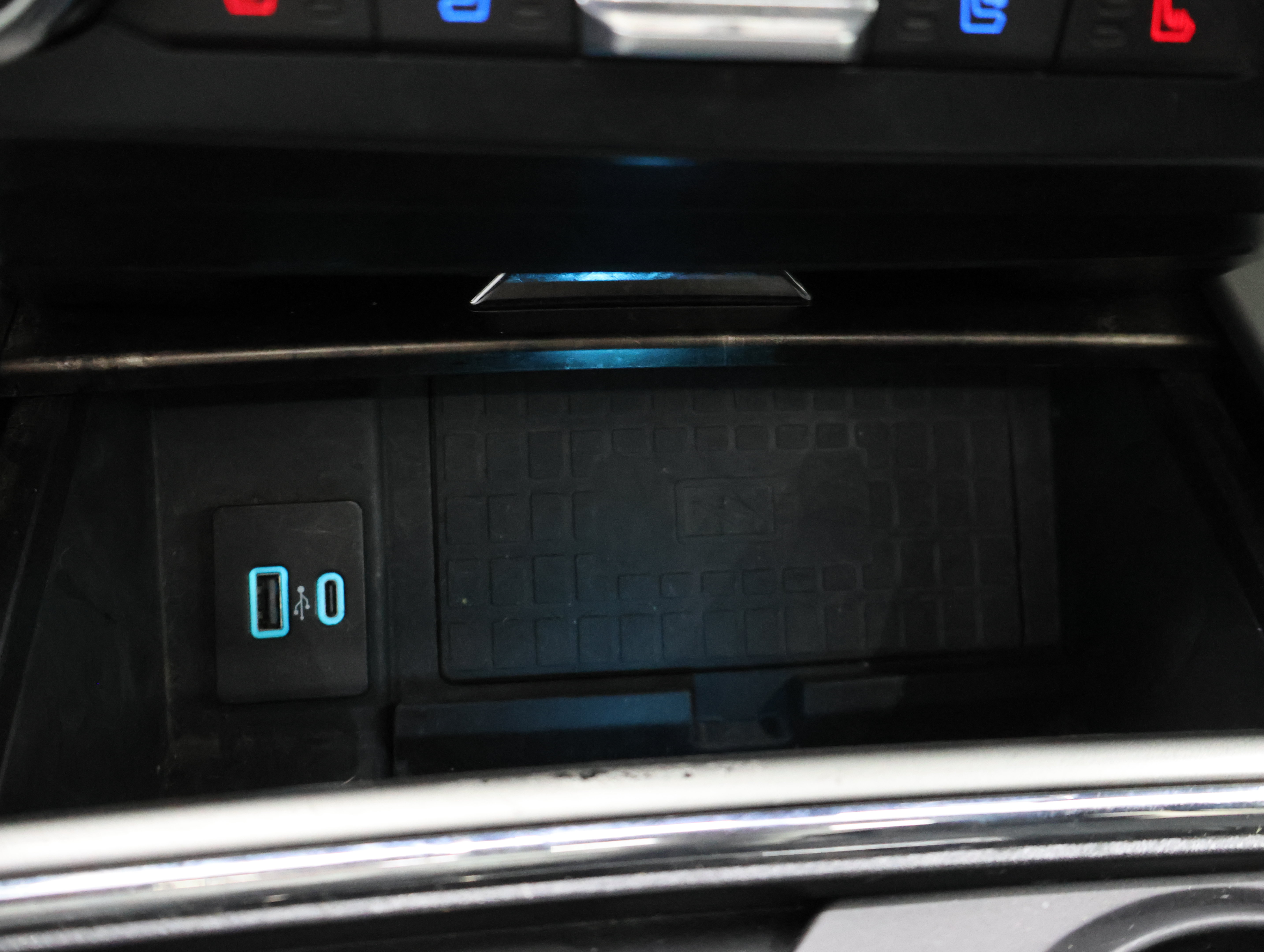 Used 2022 Ford F250 Lariat w/ Black Appearance Package AWD/4WD image 59