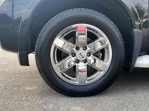 Used 2013 Nissan Armada Platinum image 34