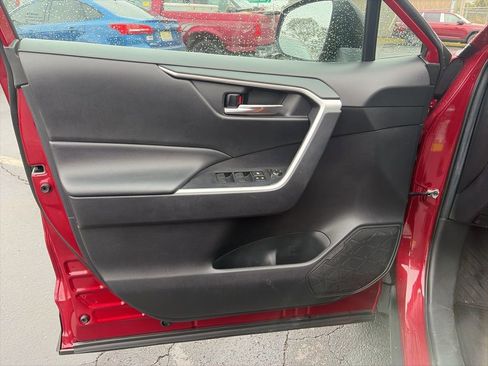 Used 2020 Toyota RAV4 XLE w/ Convenience Package image 13