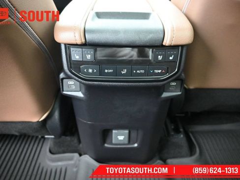 Used 2025 Toyota Grand Highlander AWD image 27