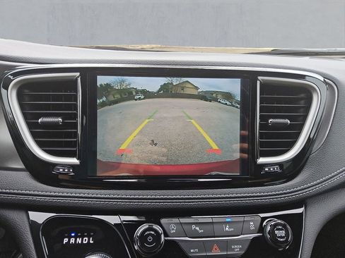 New 2026 Chrysler Pacifica Select image 20