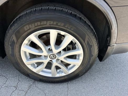 Used 2019 Nissan Rogue SV FWD image 14