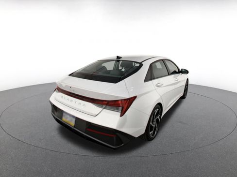 Used 2025 Hyundai Elantra SEL FWD image 9