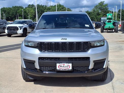 Used 2023 Jeep Grand Cherokee L Laredo RWD image 4