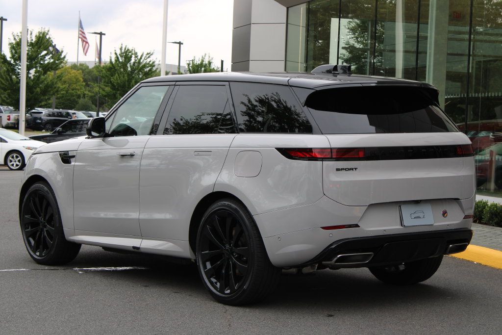 New 2027 Land Rover Range Rover Sport Dynamic SE Plug-In Hybrid AWD/4WD image 5