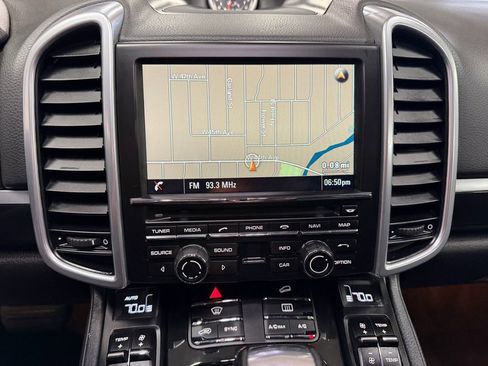 Used 2014 Porsche Cayenne Diesel AWD/4WD image 9