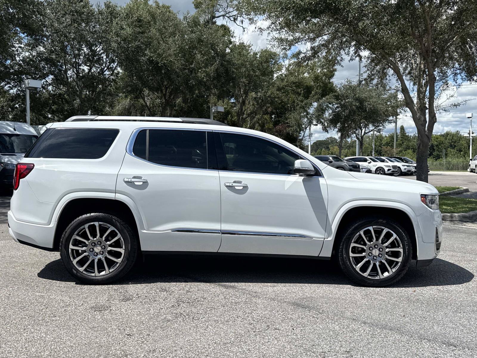 Used 2023 GMC Acadia Denali w/ Denali Technology Package FWD image 2