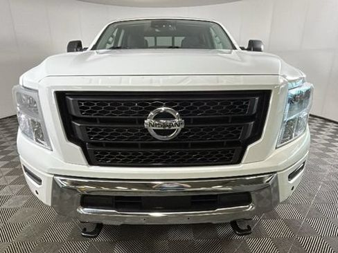 Used 2022 Nissan Titan SV w/ SV Convenience Package AWD/4WD image 7