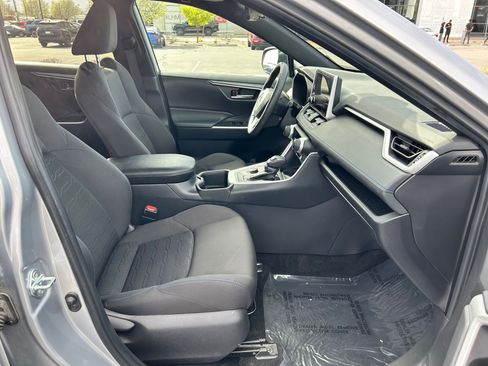 Certified 2024 Toyota RAV4 SE w/ Convenience Package image 28