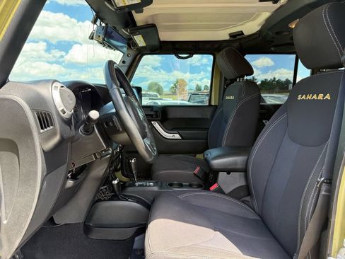 Used 2013 Jeep Wrangler Unlimited Sahara w/ Connectivity Group AWD/4WD image 12