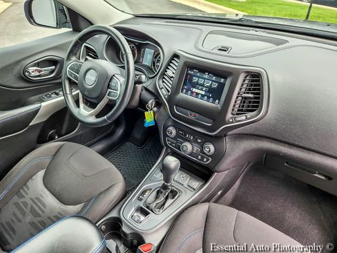 Used 2019 Jeep Cherokee Latitude AWD/4WD image 21