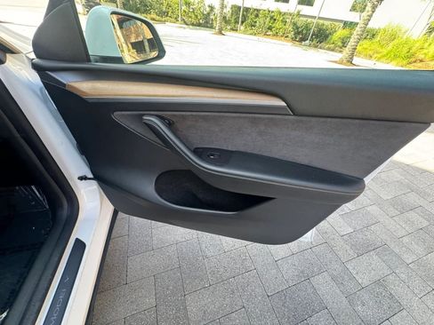 Used 2023 Tesla Model Y Long Range AWD/4WD image 33