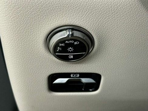 Used 2025 Mercedes-Benz GLC 300 GLC 300 image 37