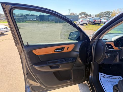 Used 2014 Chevrolet Traverse LT image 15
