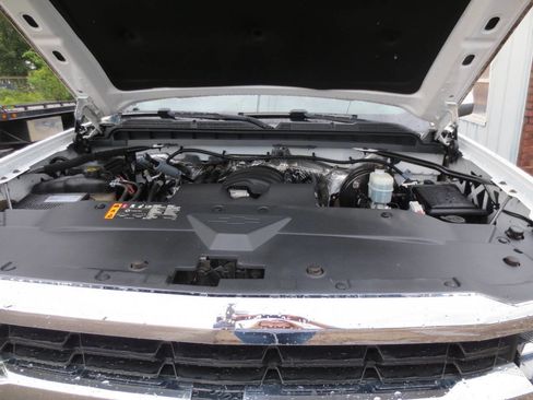 Used 2018 Chevrolet Silverado 1500 LT w/ Trailering Package RWD image 4