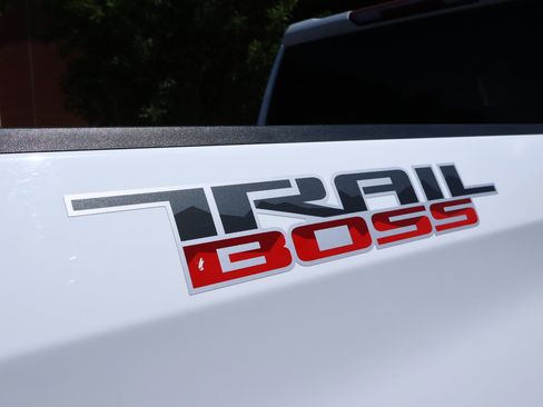 Used 2020 Chevrolet Silverado 1500 Custom Trail Boss AWD/4WD image 21