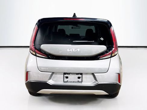Used 2023 Kia Soul LX FWD image 6