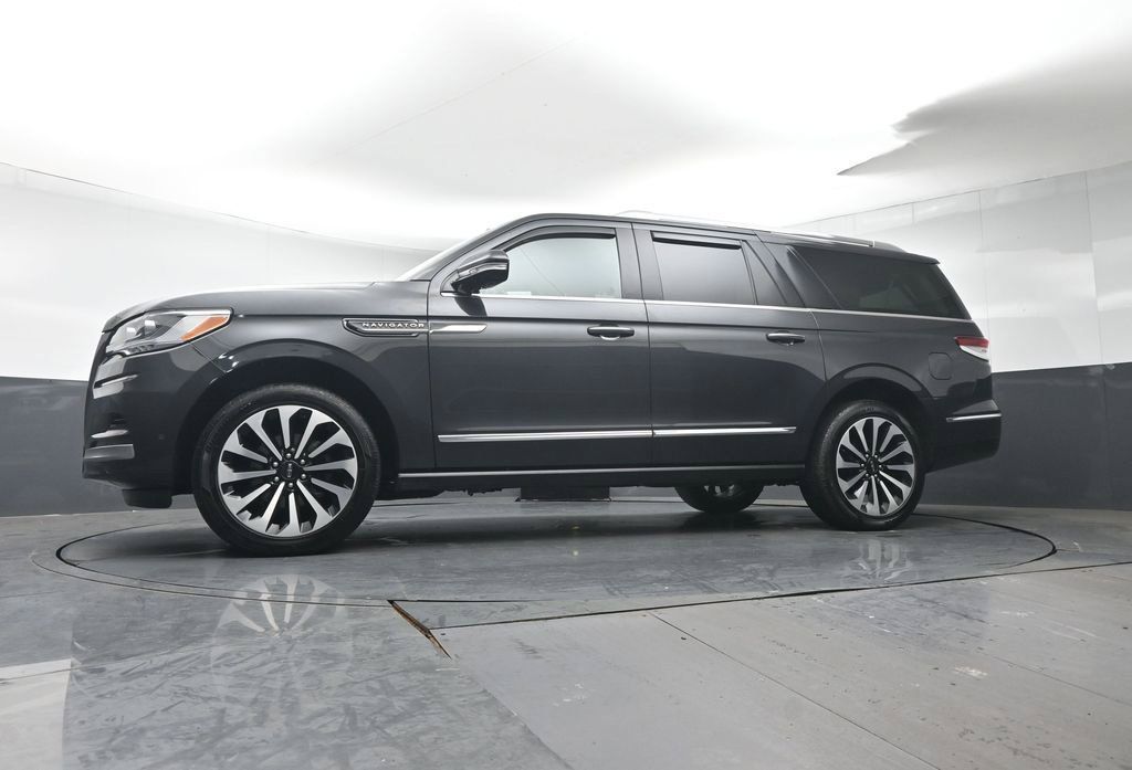 Used 2022 Lincoln Navigator L Reserve AWD/4WD image 30