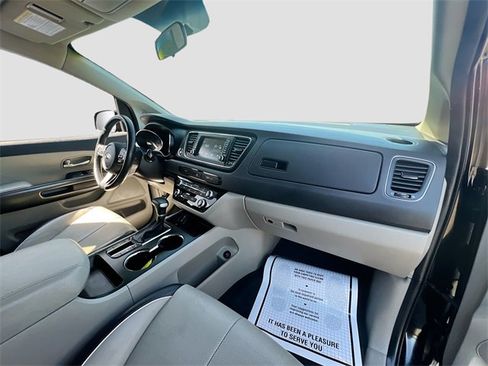 Used 2021 Kia Sedona EX image 28