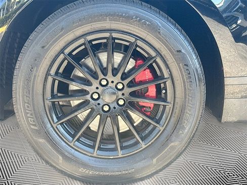 Used 2019 Land Rover Range Rover Velar image 31