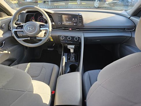 Used 2023 Hyundai Elantra SE image 15