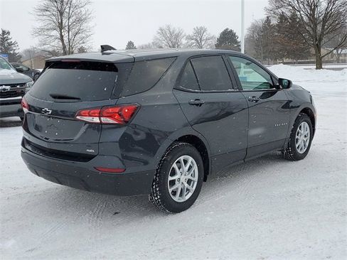 Used 2022 Chevrolet Equinox LS w/ LS Convenience Package image 3
