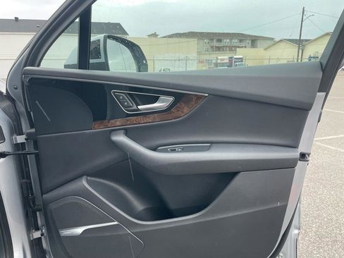 Used 2017 Audi Q7 3.0T Premium Plus image 25