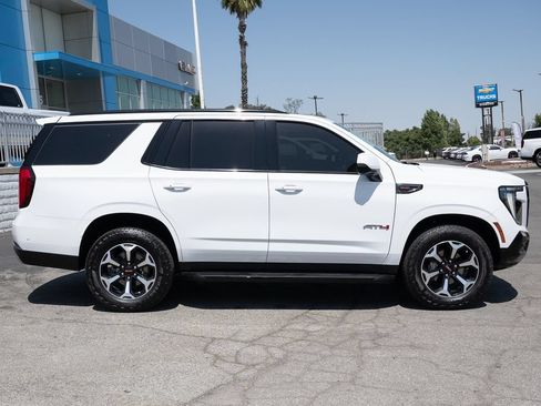 Used 2025 GMC Yukon AT4 AWD/4WD image 4