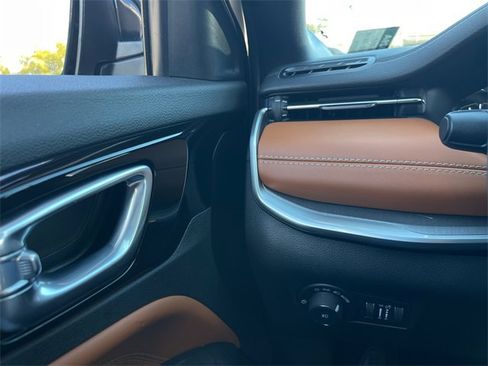 Used 2024 Jeep Compass Limited w/ Sun and Sound Group image 18